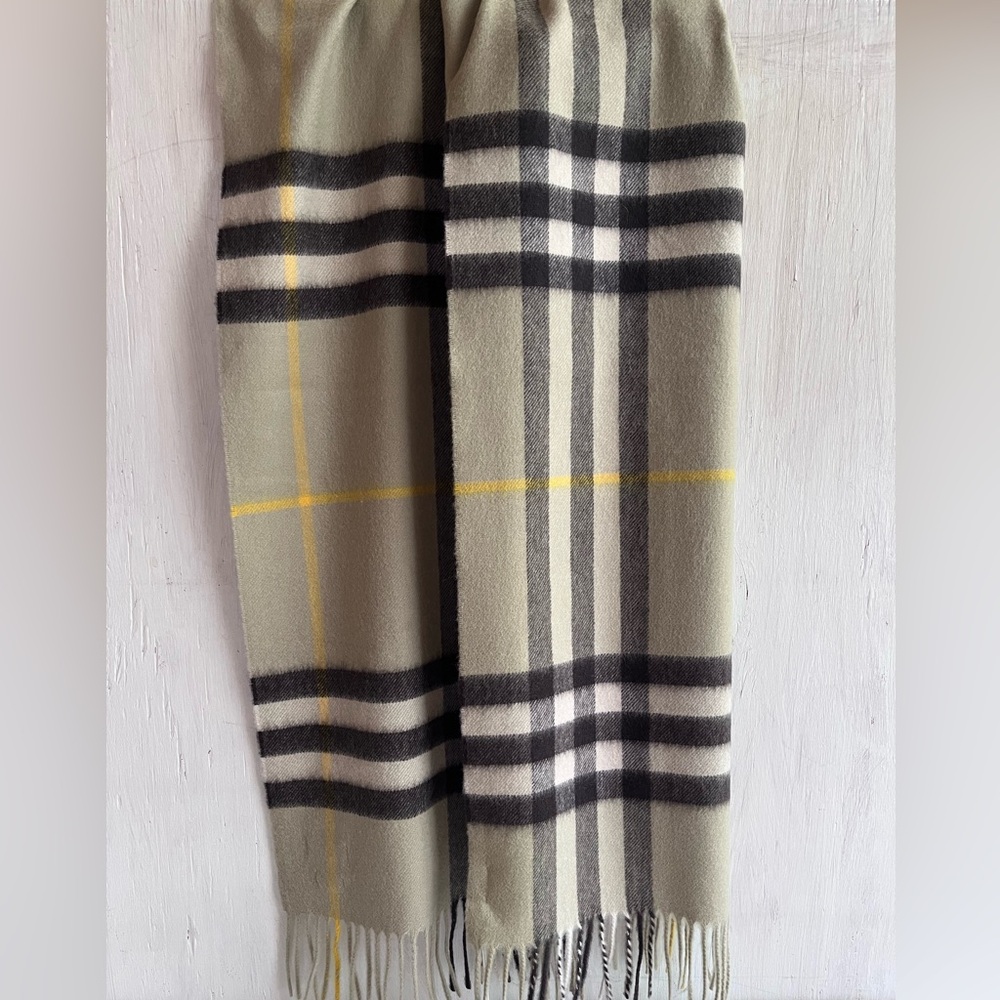 BURBERRY Giant Icon Check Cashmere Scarf- Hunter - Picture 2 of 12